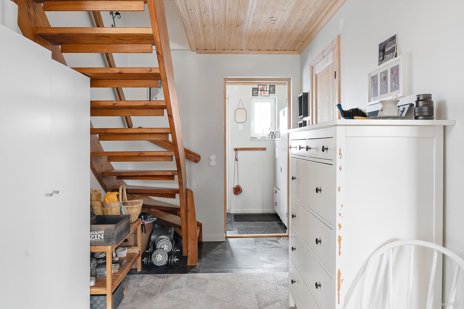 Hall med trappa till loftet