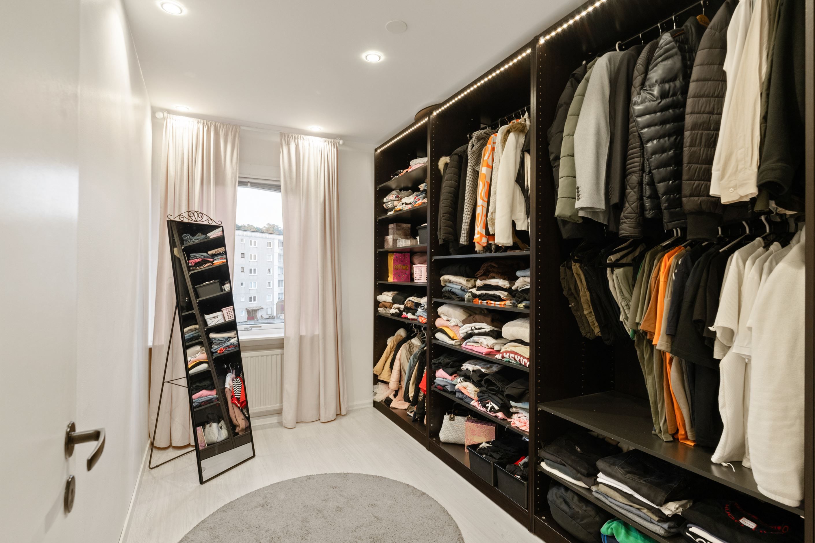 Walk in closet