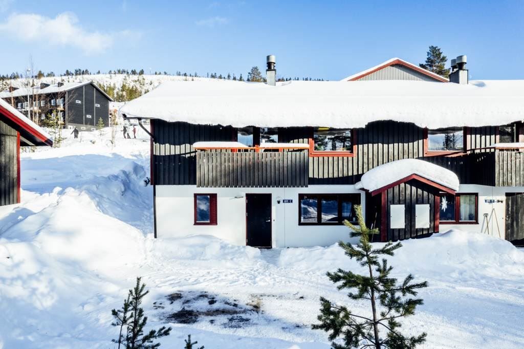 Huset med 2 bostadsrätter uppe och 2 st nere