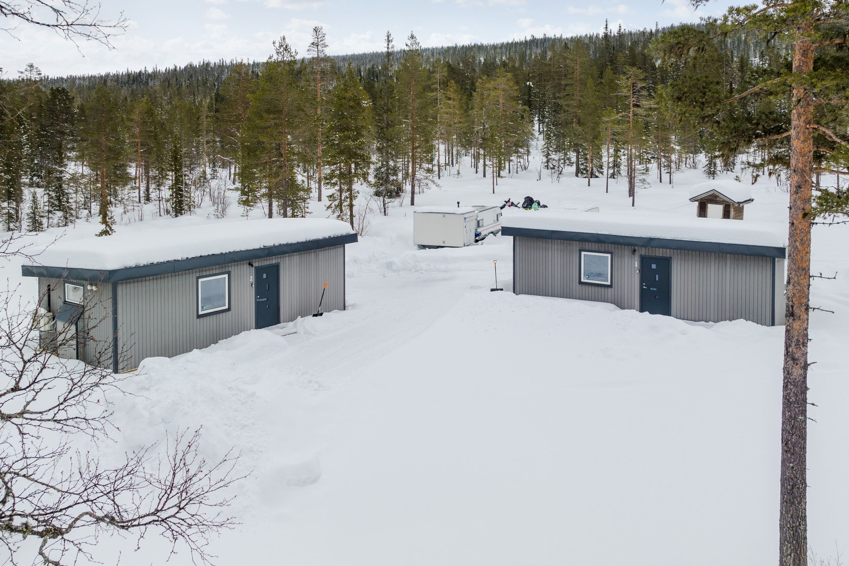 Två stugor med möjlighet att hyra ut den ena och bo själv i den andra
