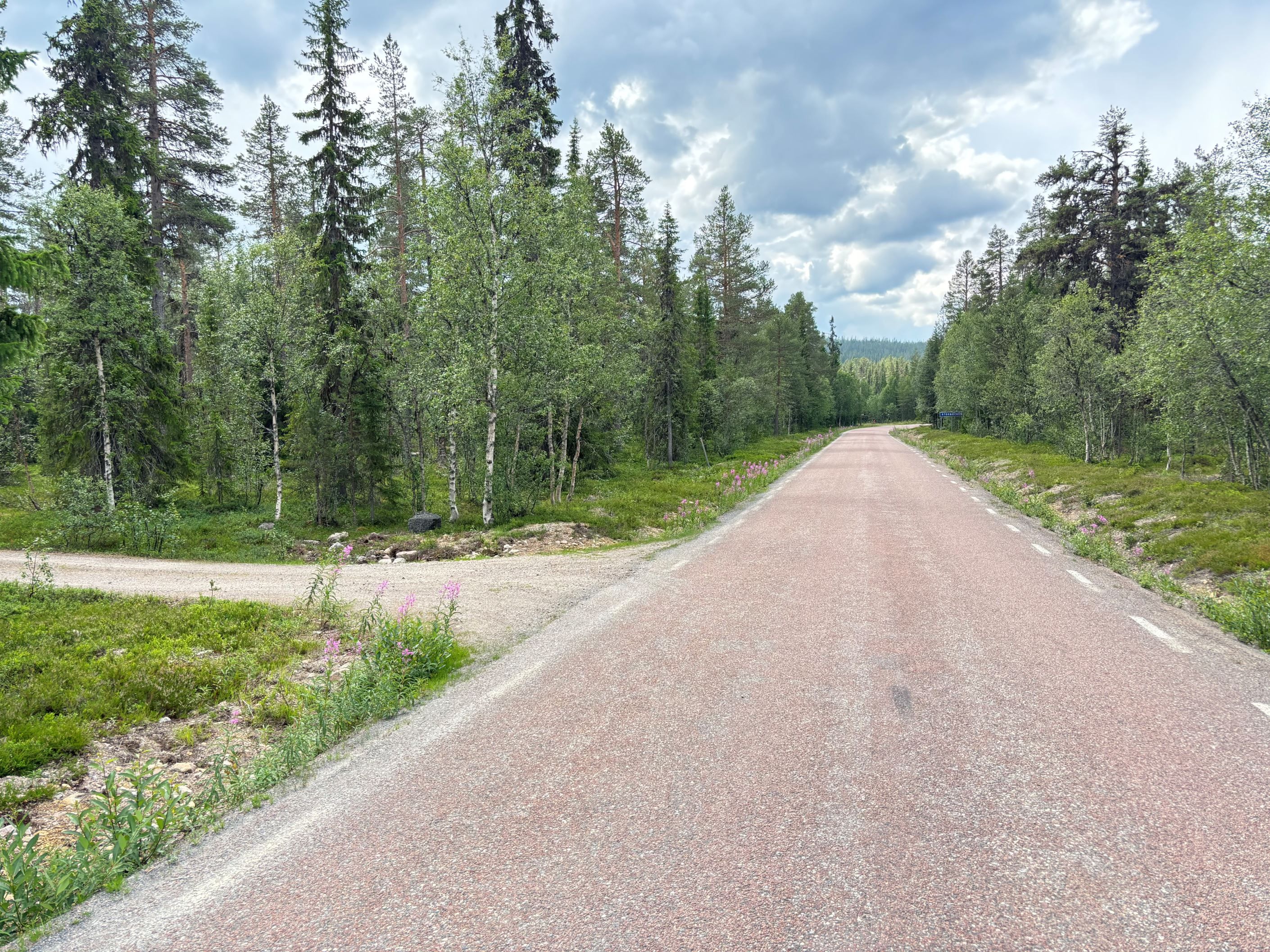 Infart till stugan när man kommer från Mörkret på väg västerut