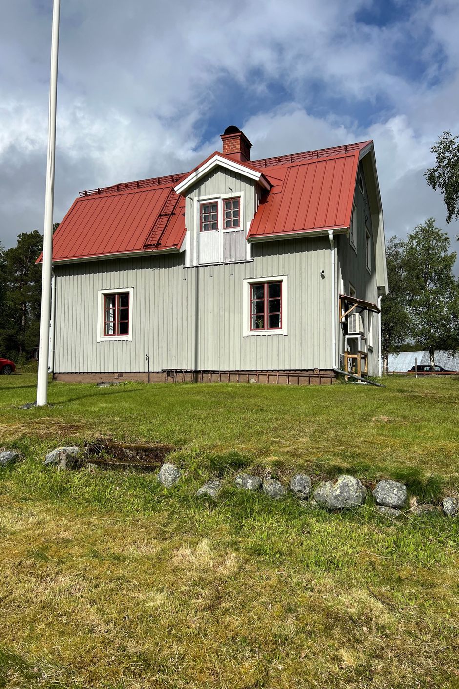 Huset sett från gården