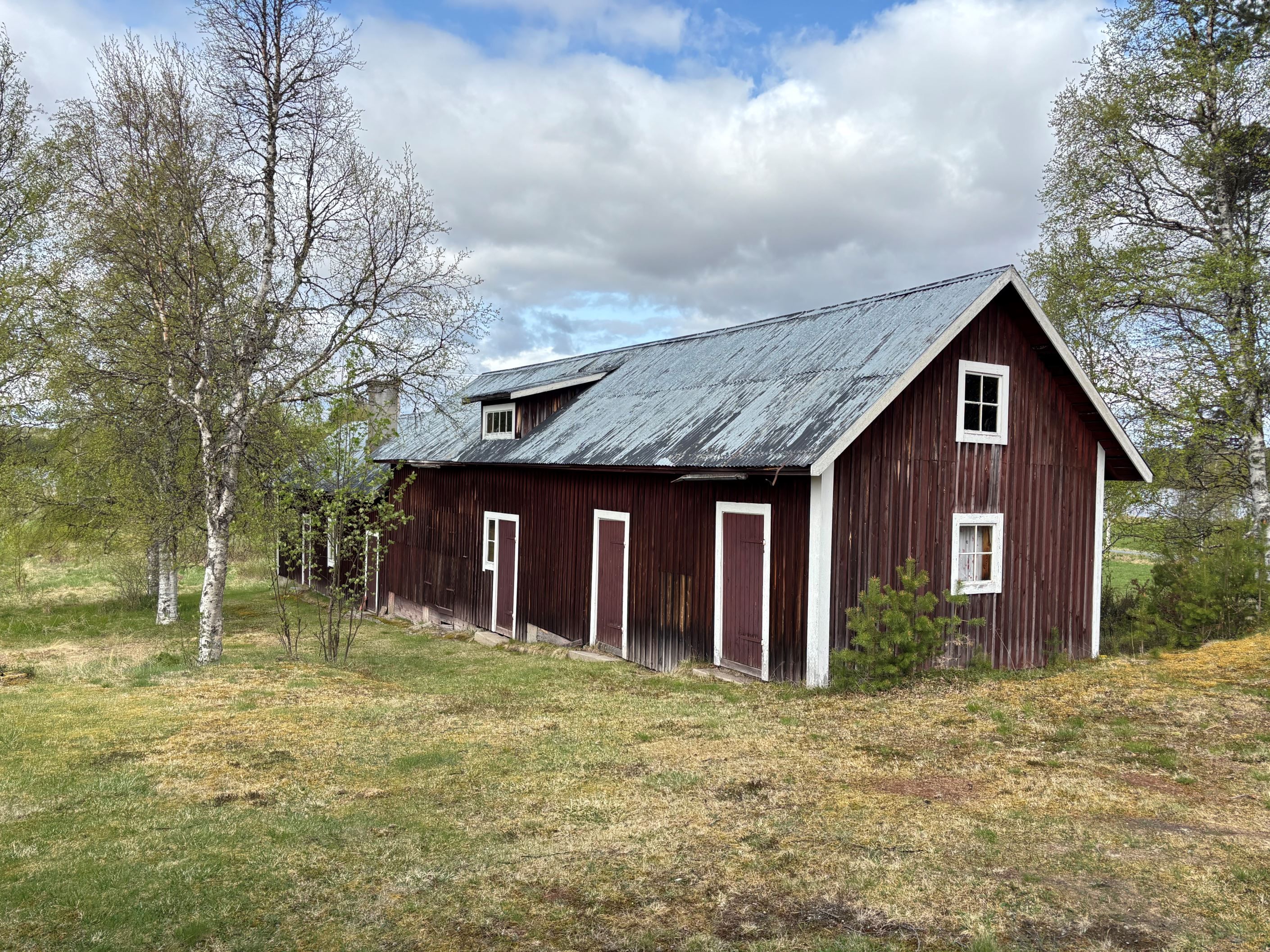 Uthuset sett från huset
