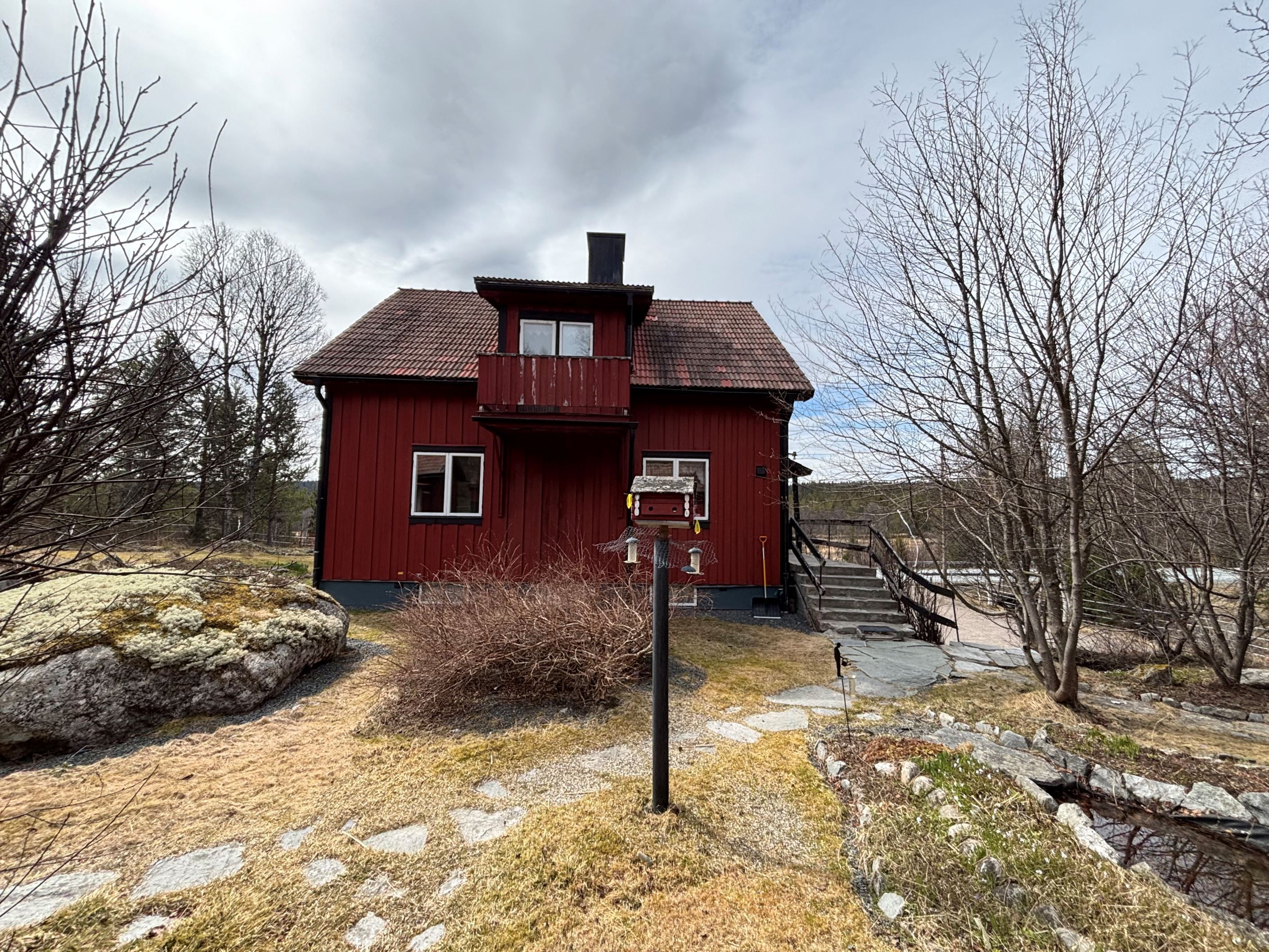 Huset sett från gäststugan