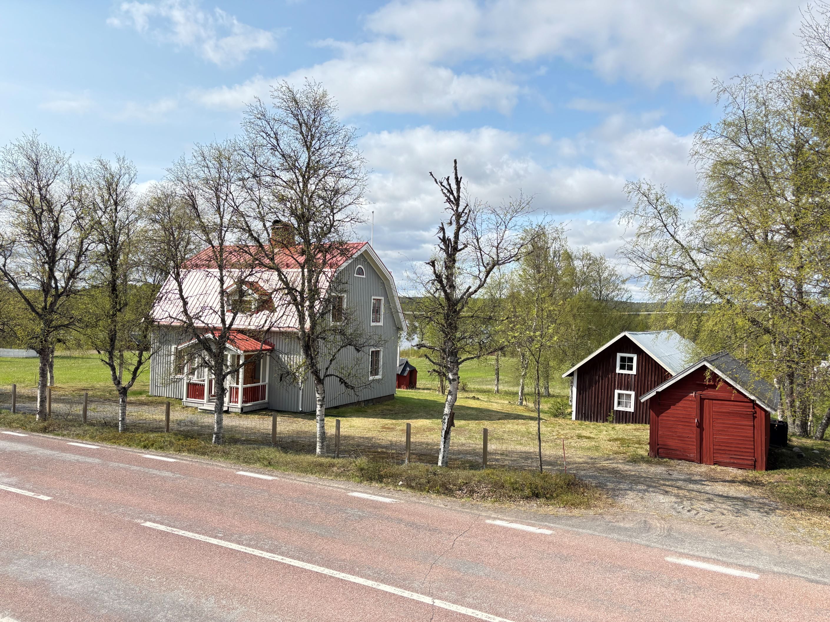 Gården sett från vägen