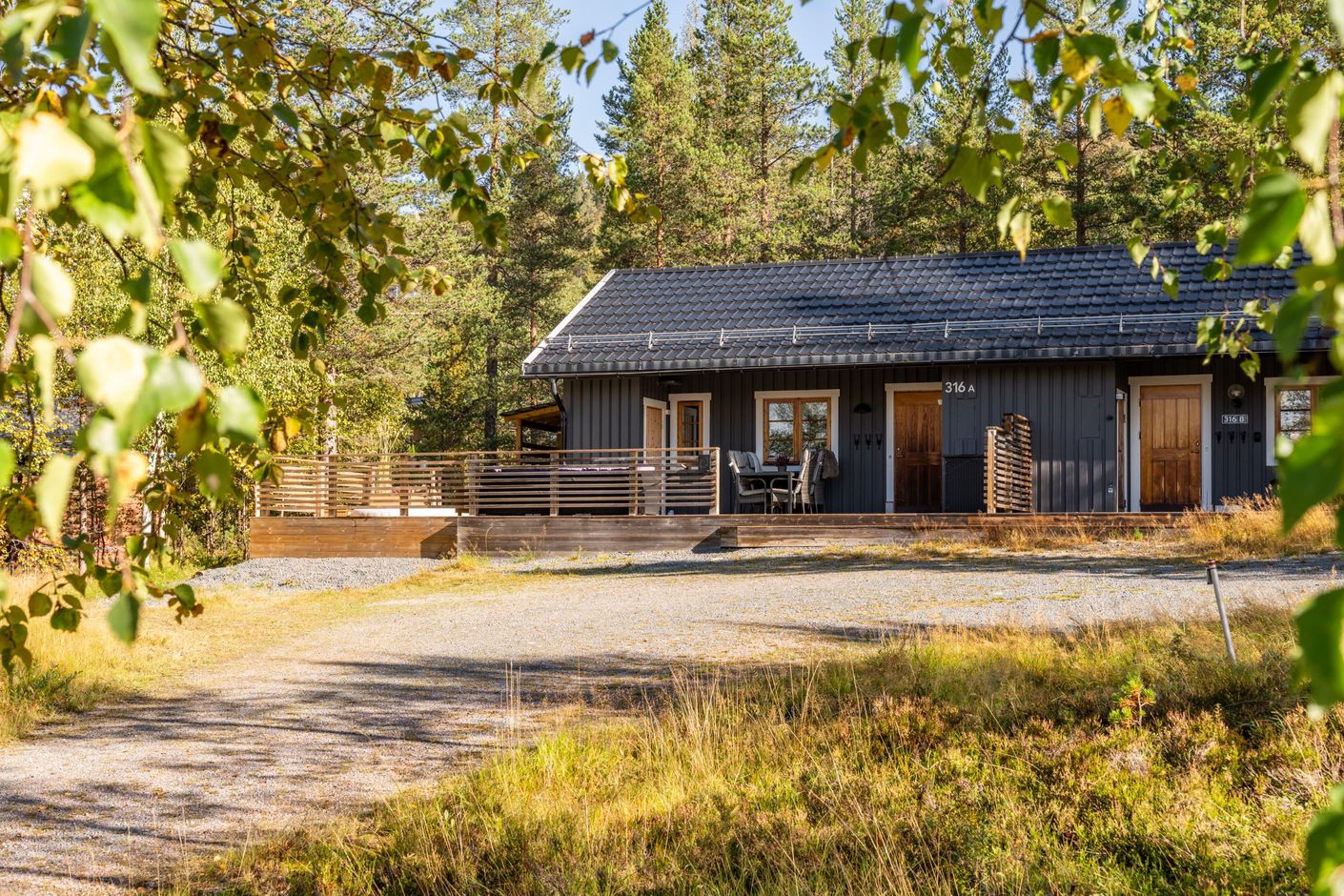 Parhuset med lägenheten till vänster i bild