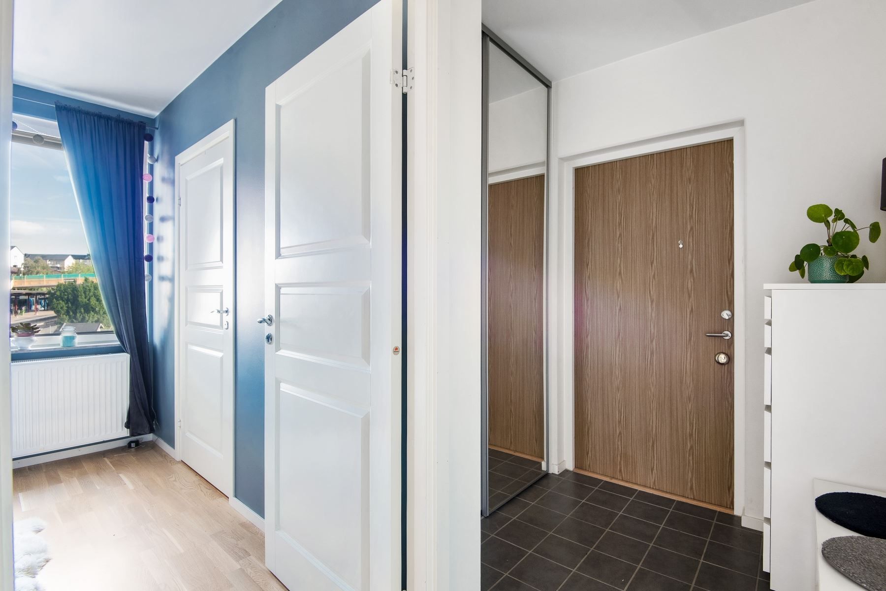 Hall med förvaringsmöjligheter