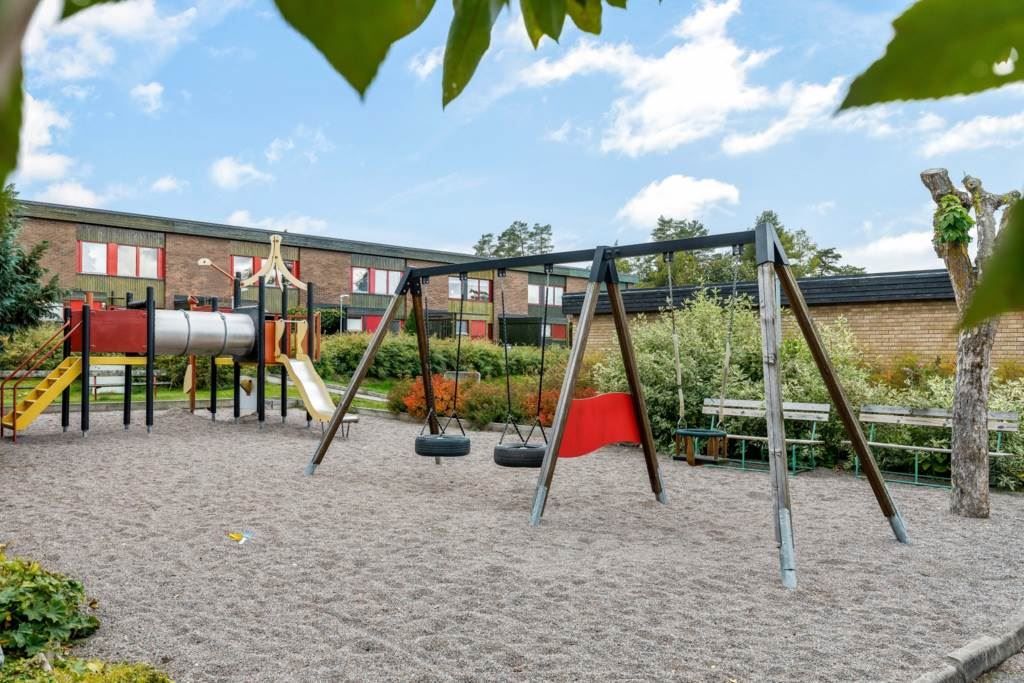 Lekplats strax utanför huset