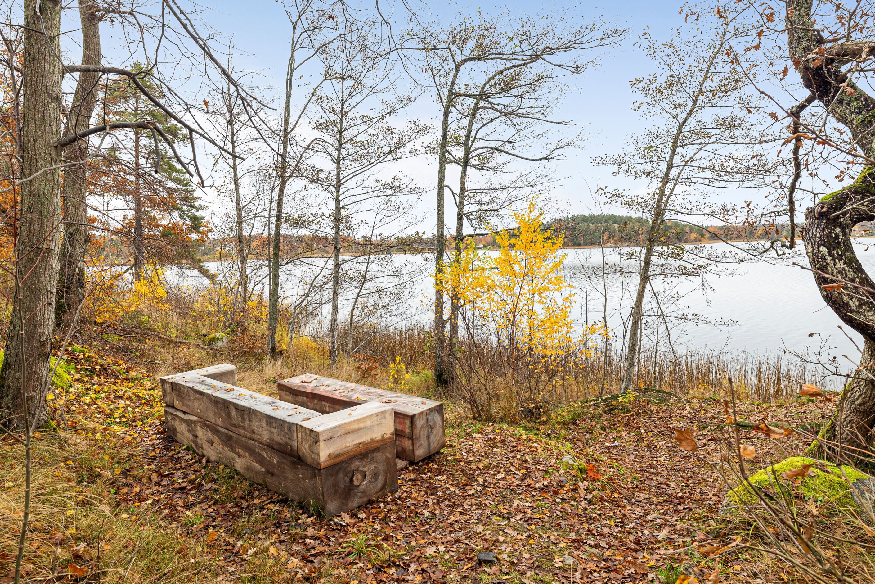 Sjö ett stenkast bort