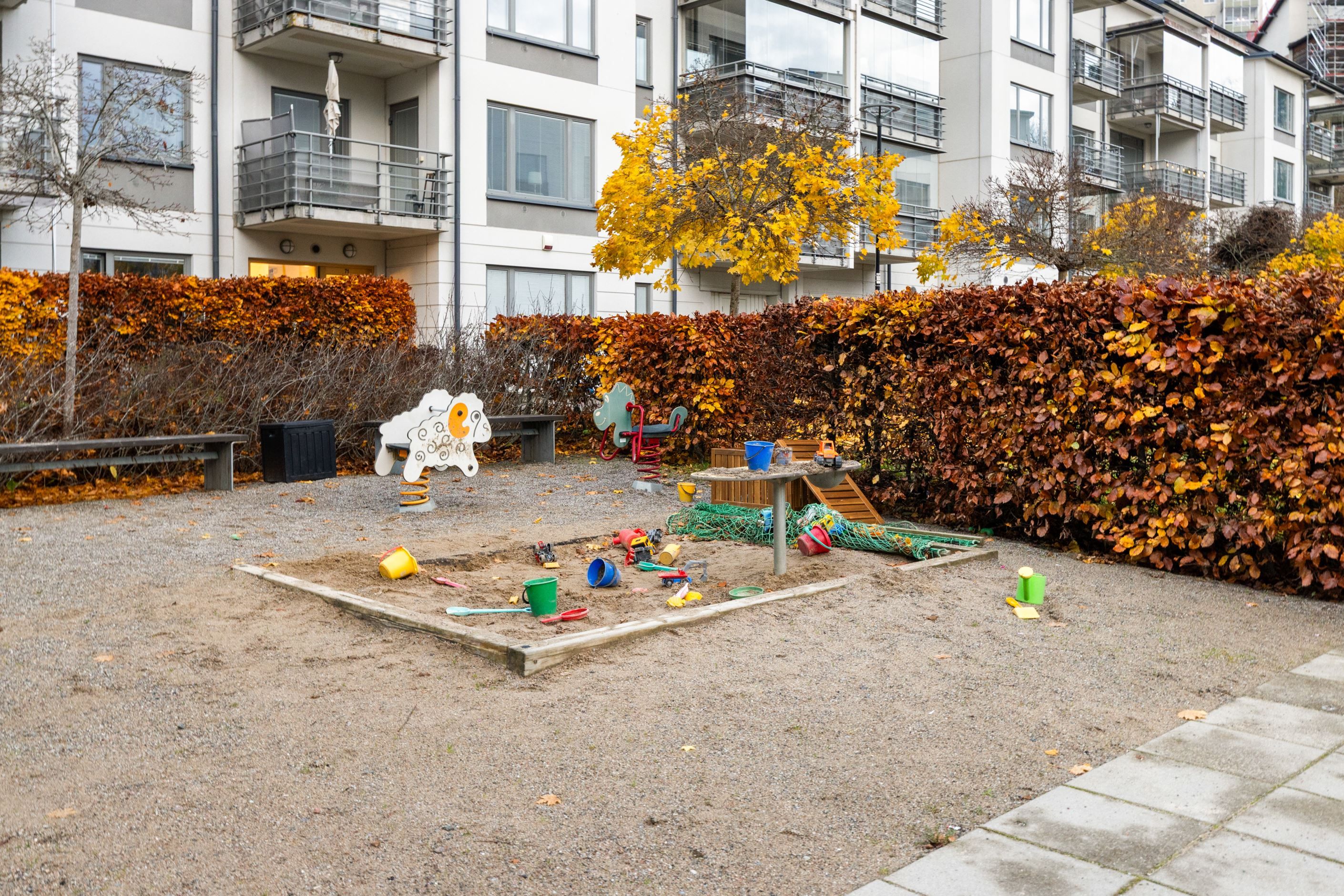 lekplats på innergård