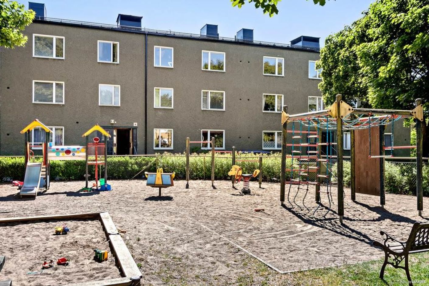 Lekplats på innergården