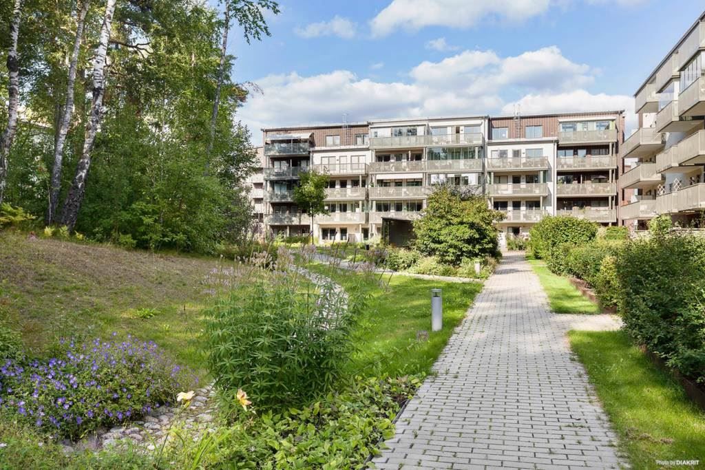 Lågupplöst Grönskande innergård