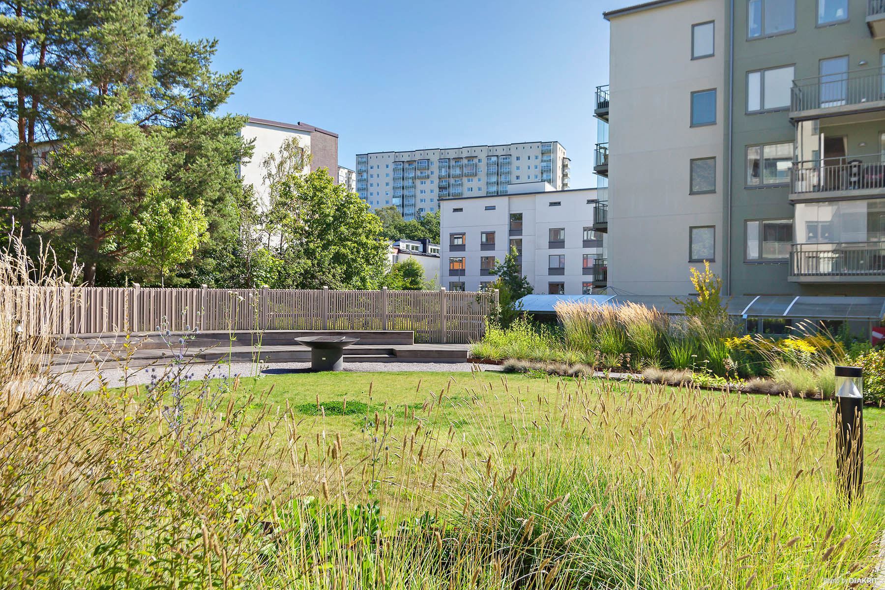 Innergård Brf Krickan sommartid