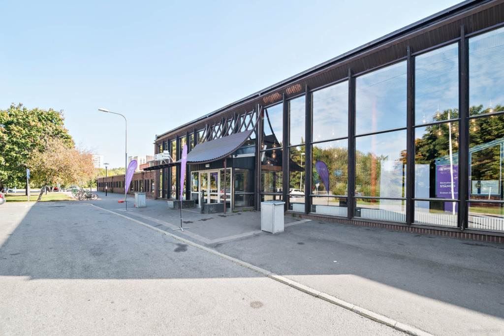 Lågupplöst Lågupplöst Farsta Simhall