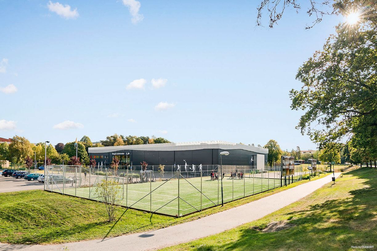 Nyrenoverade Skogås rackethall