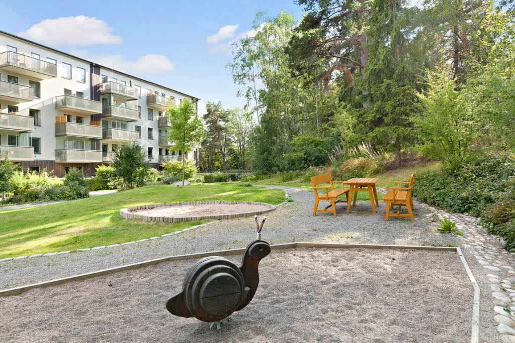 Lågupplöst Föreningens grönskande innergård