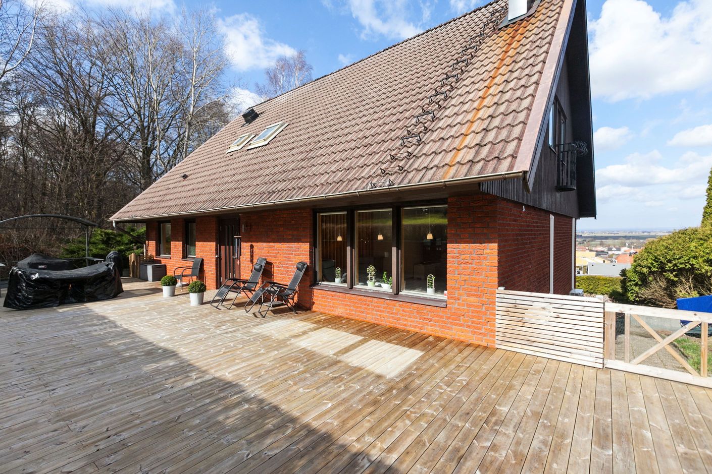 Baksida mot trädgård