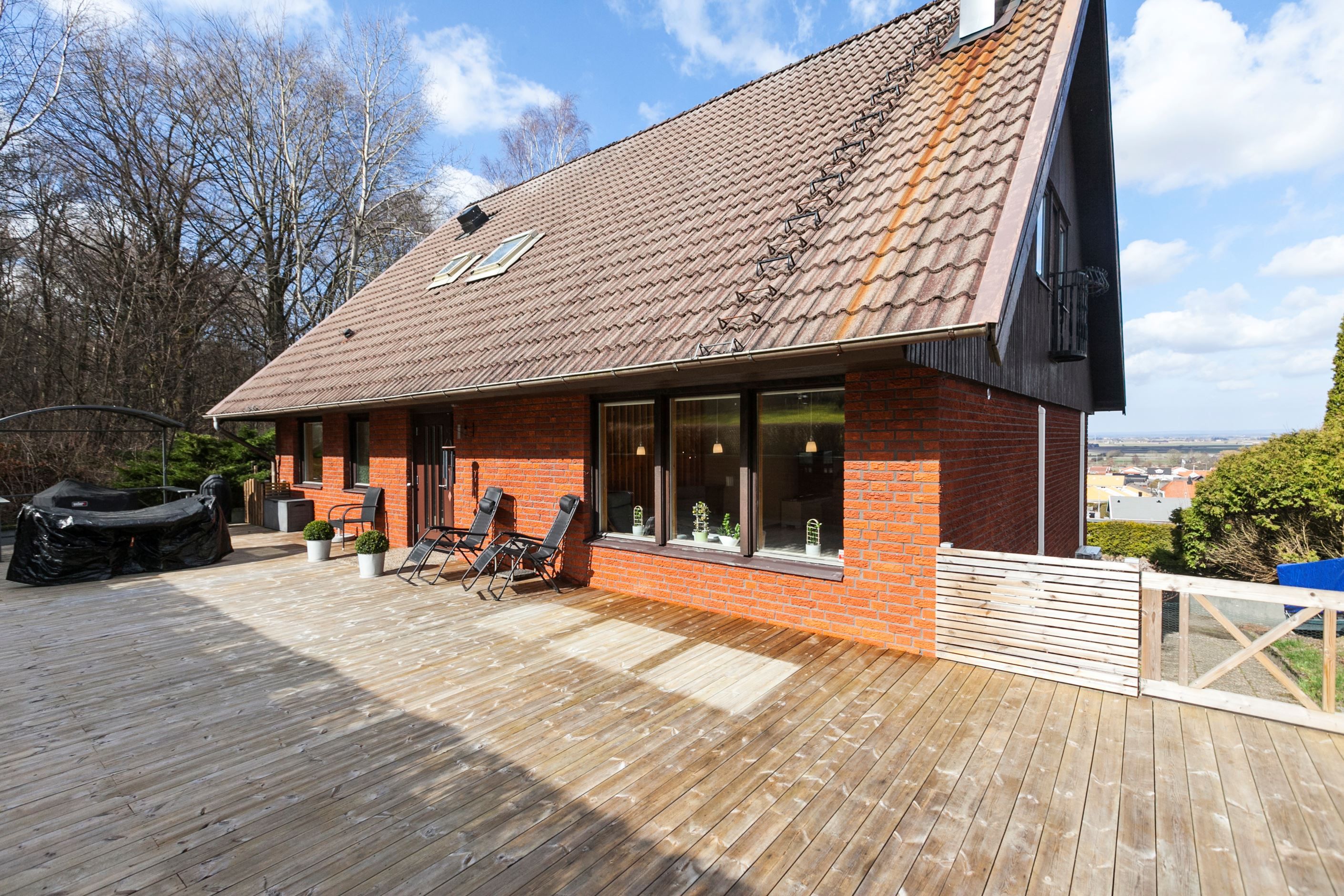 Baksida mot trädgård