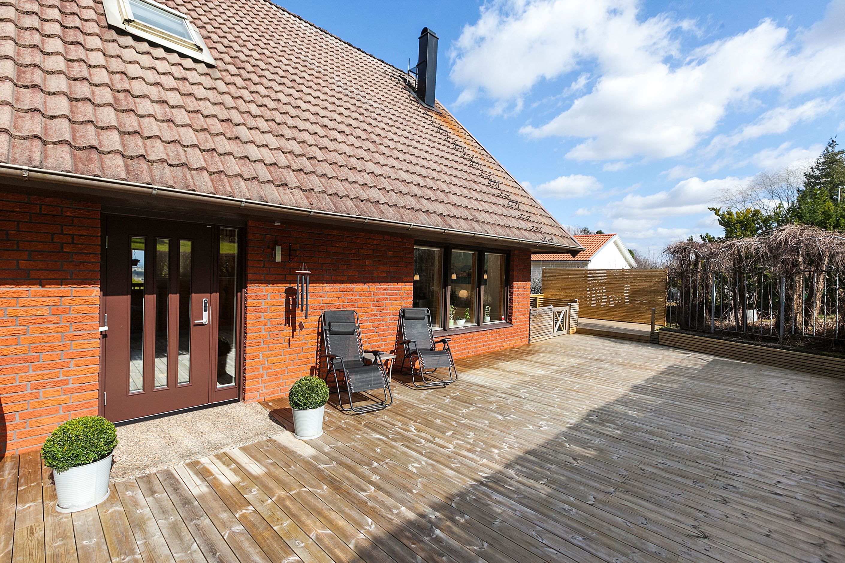 Baksida mot trädgård