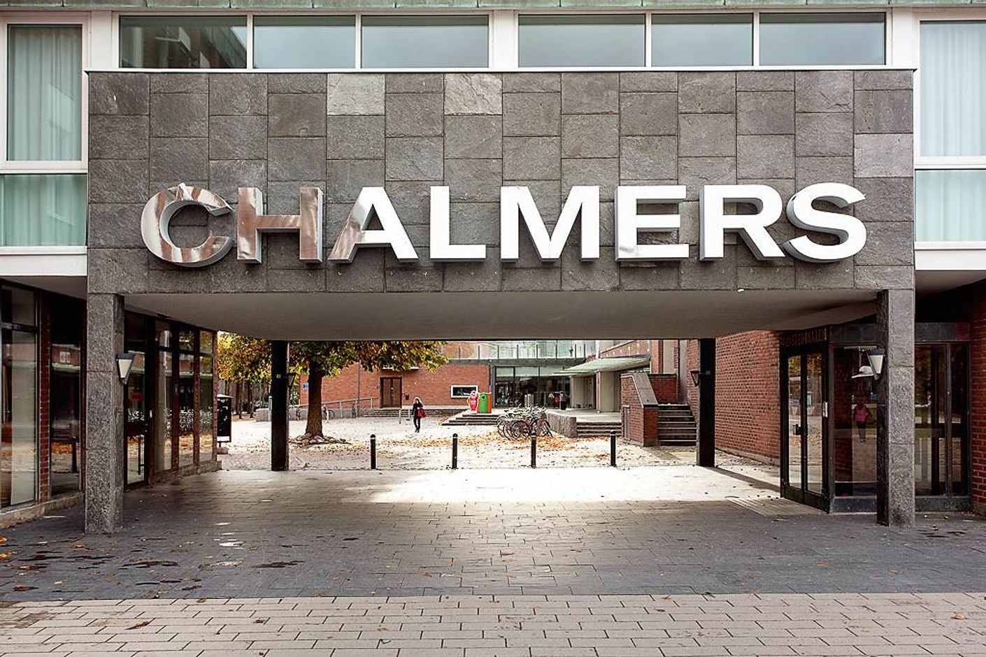 Lågupplöst Bra förbindelser till stadens olika Universitet!