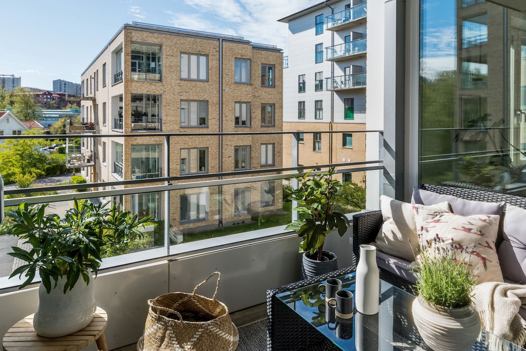 Härlig tvåa med utsikt över mossens lummiga skogsområde