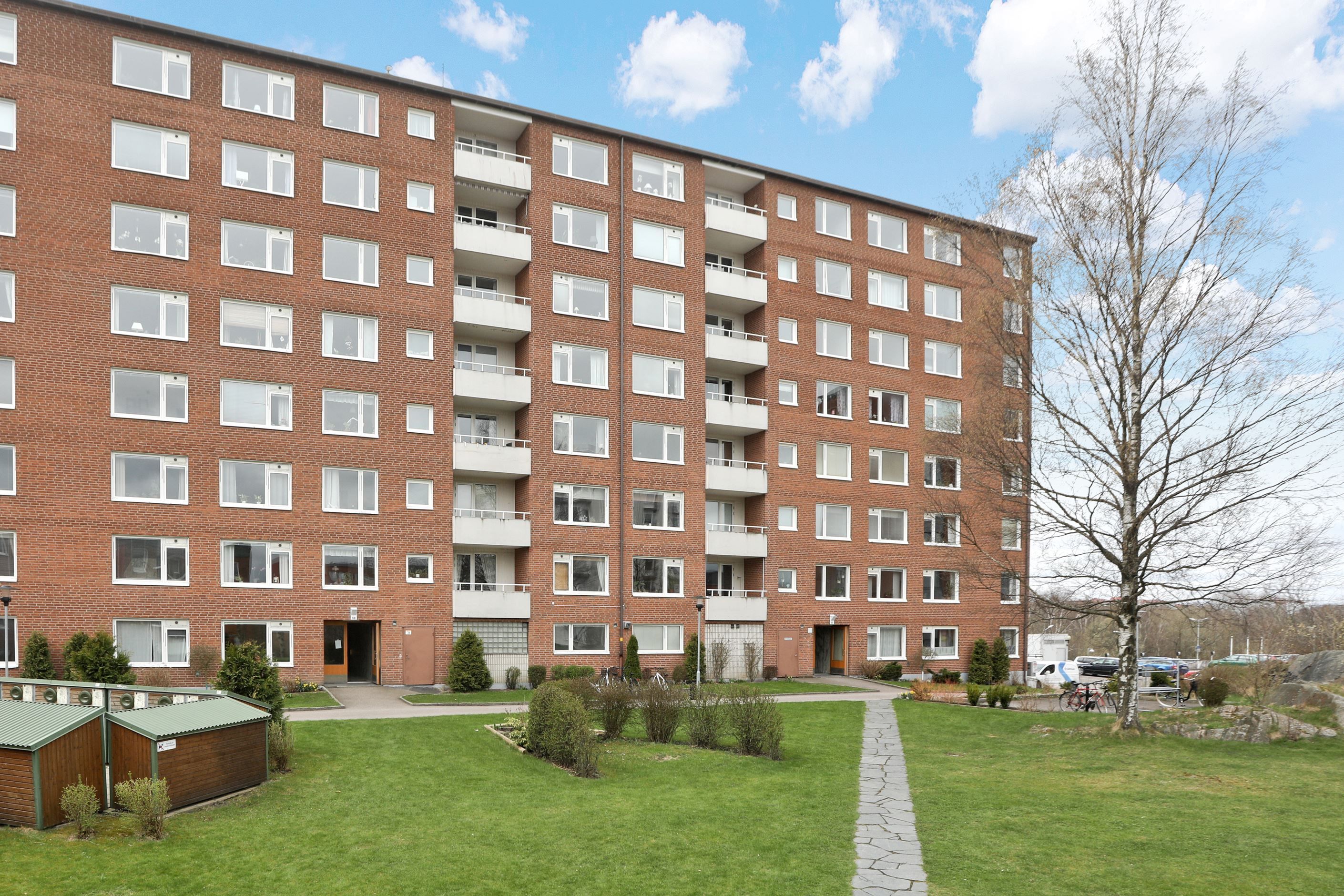 Brf Gibraltar 96-110 är en omtyckt och stabil förening med goda parkeringsmöjligheter!