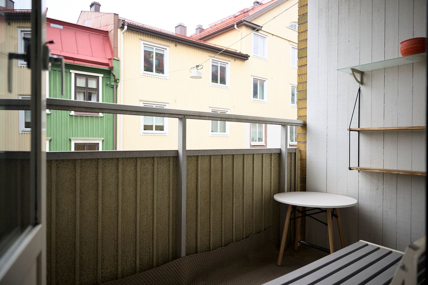 Rymlig balkong med indraget och privat läge