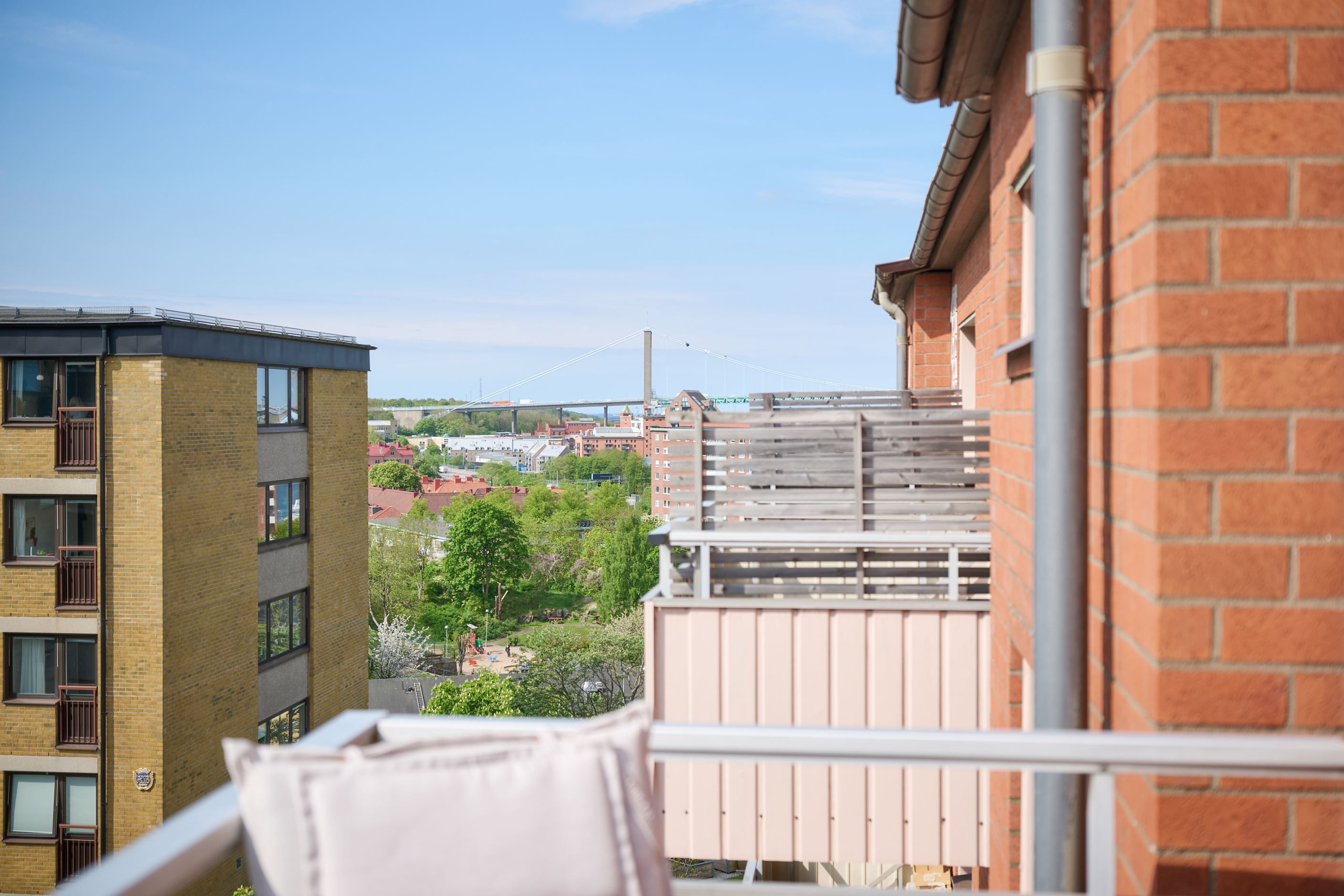Strålande utsikt från balkongen