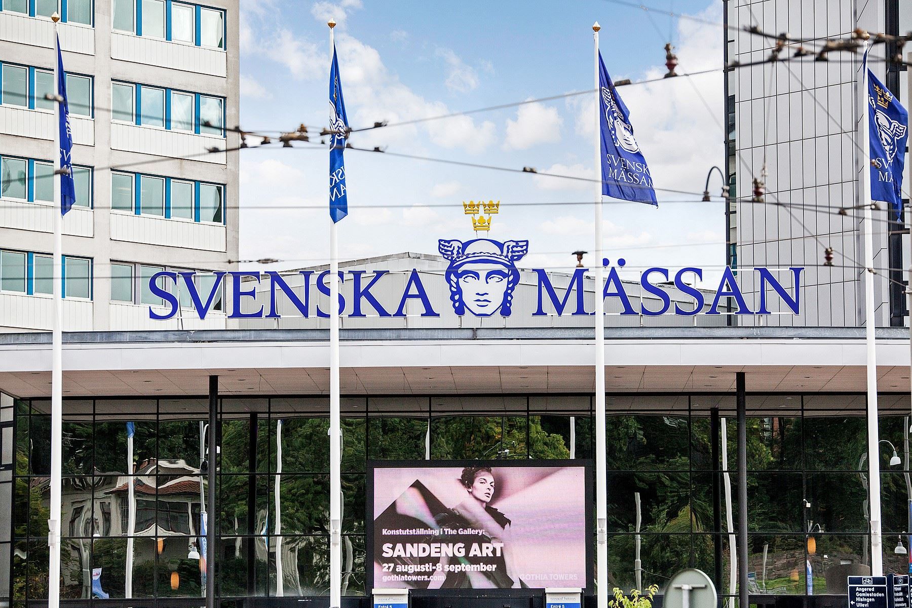 Svenska Mässan och knutpunkten Korsvägen ligger inom kort gångavstånd.