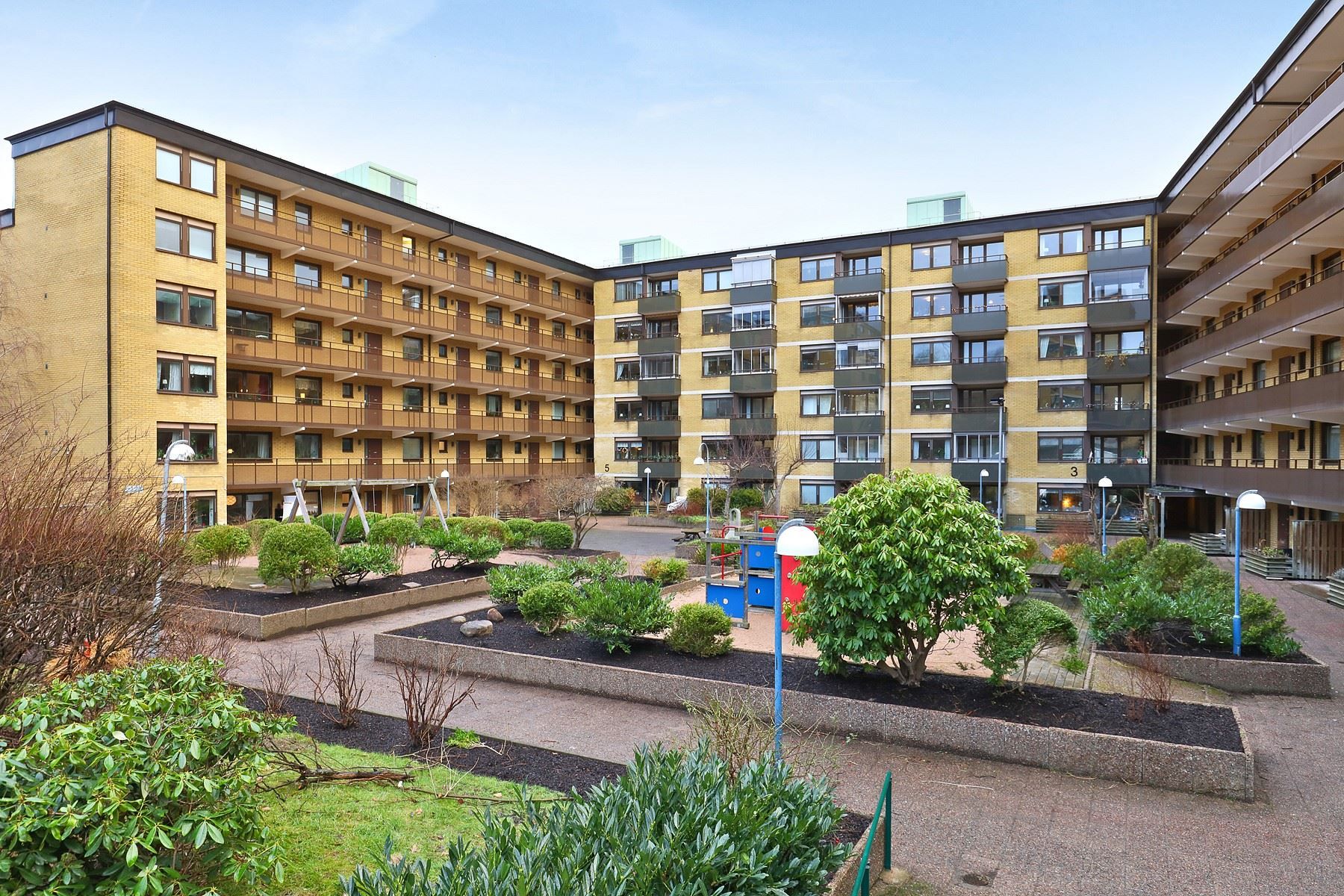 Blåsutgatan med trevlig innergård och utmärkt läge i Majorna