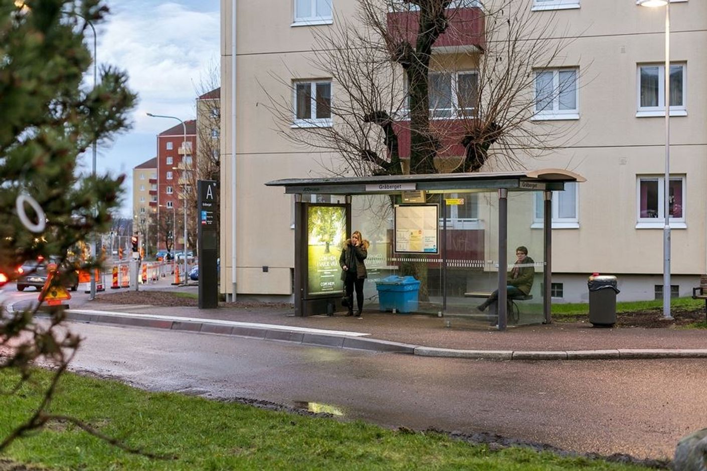 Busshållplats runt hörnet
