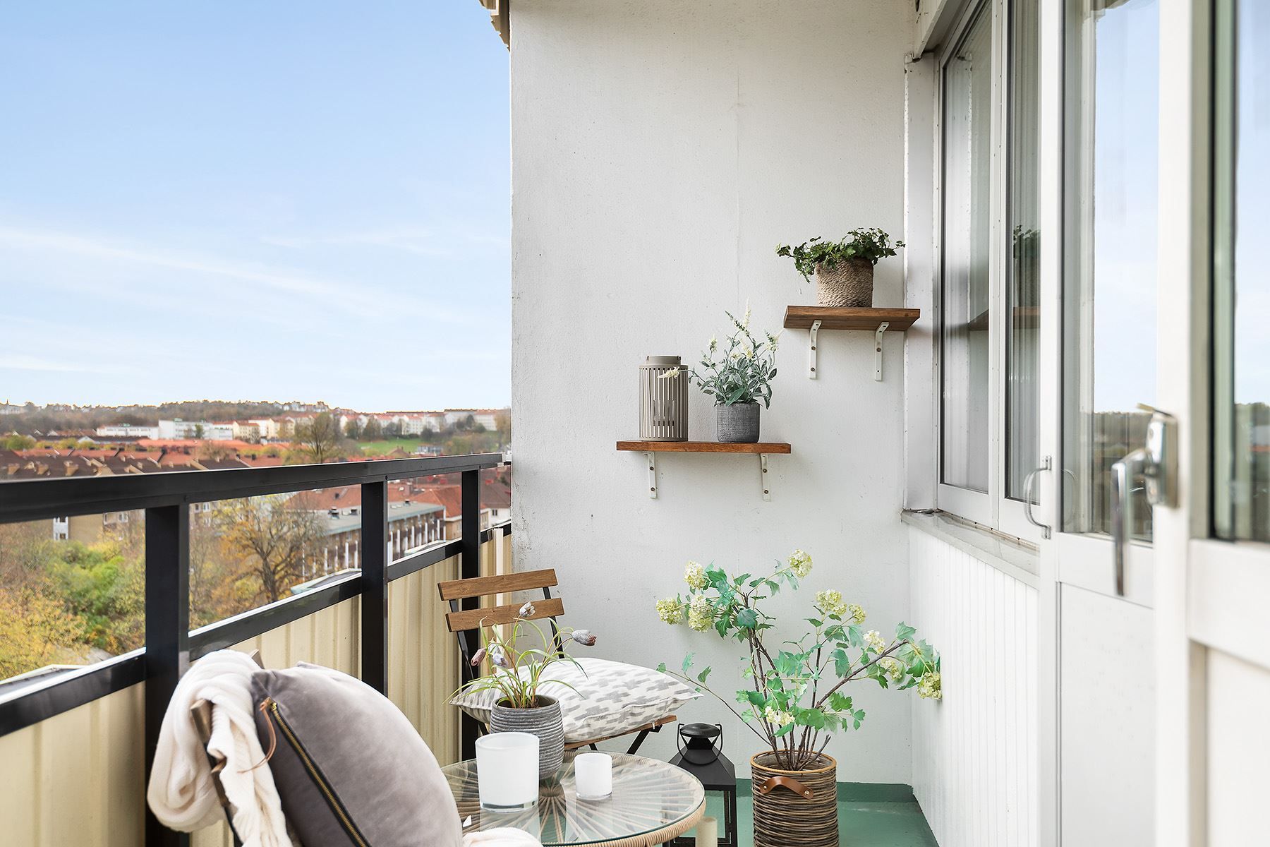 Stor balkong med fin utsikt