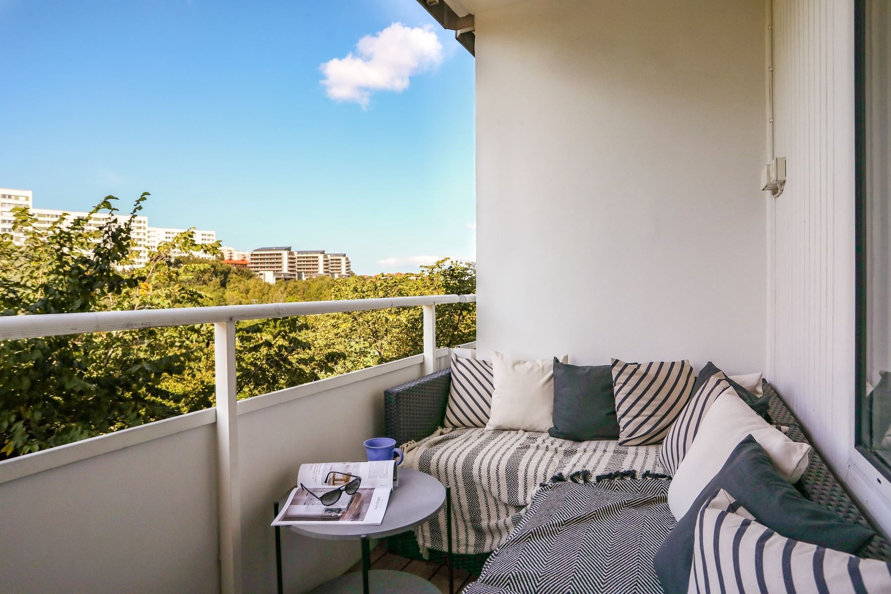 Drömmig balkong i perfekt solläge