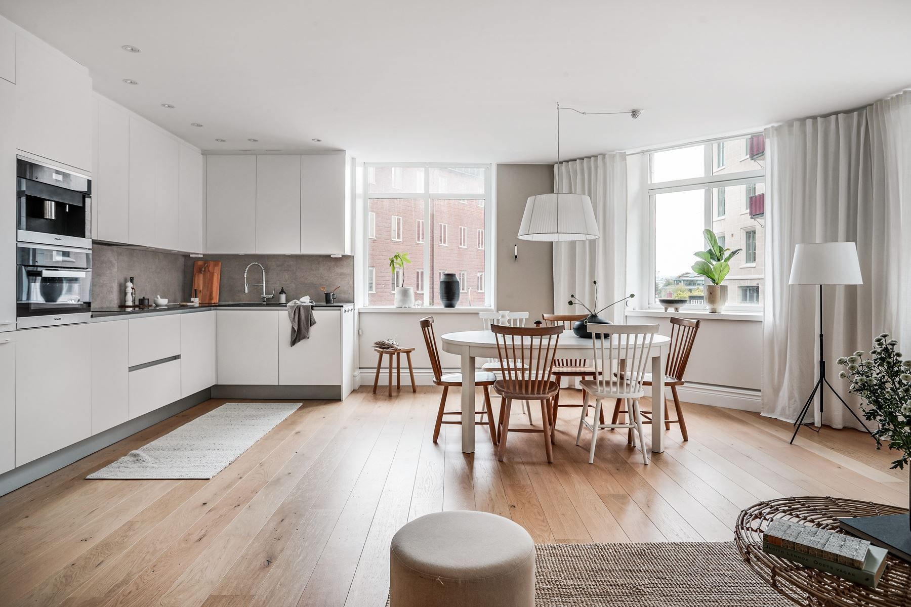 Varmt välkomna till omsorgsfullt renoverad bostad