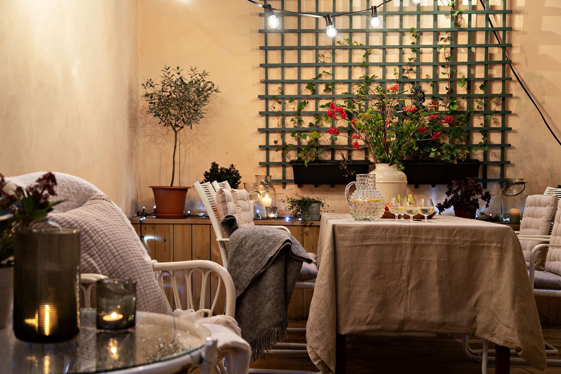 Välkomna till denna mysiga tvåa med stor härlig terrass!