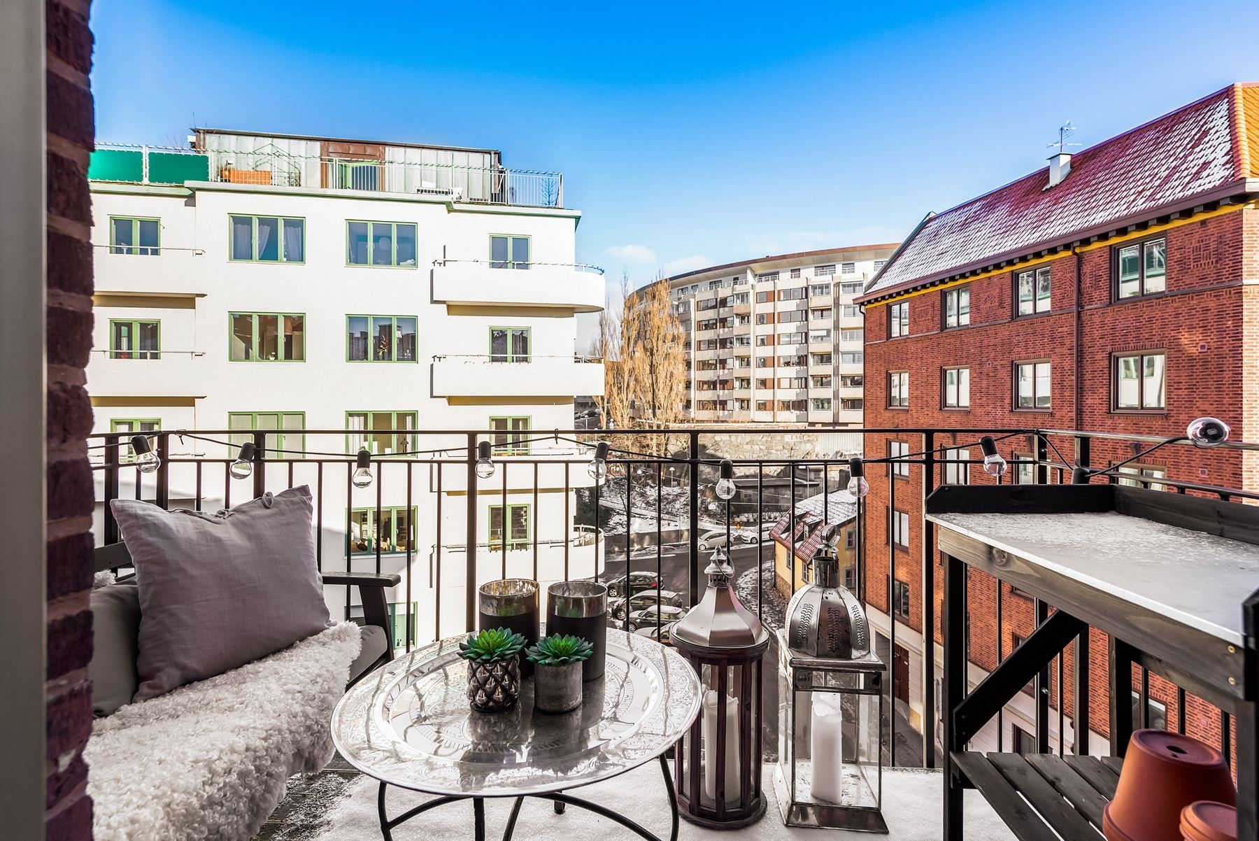 Härlig balkong högst upp i huset