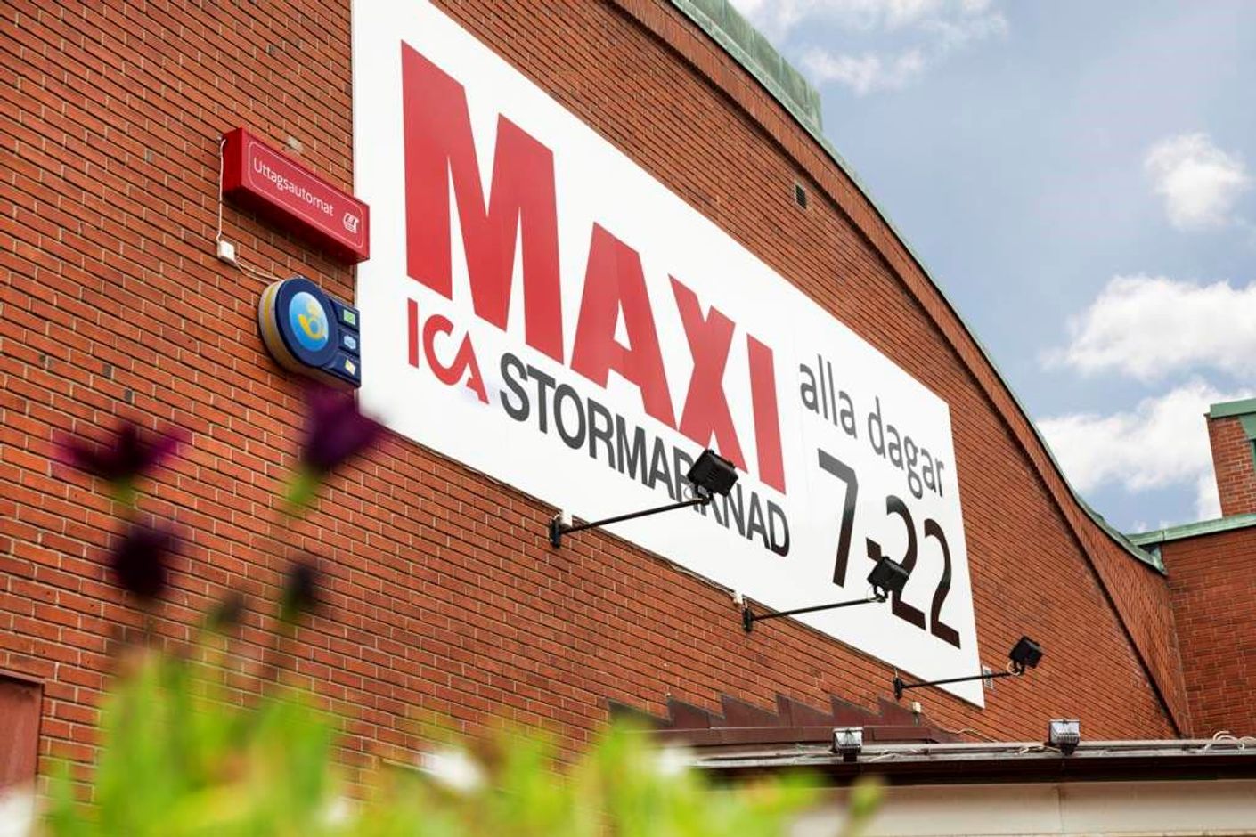 Stenkast till Ica Maxi