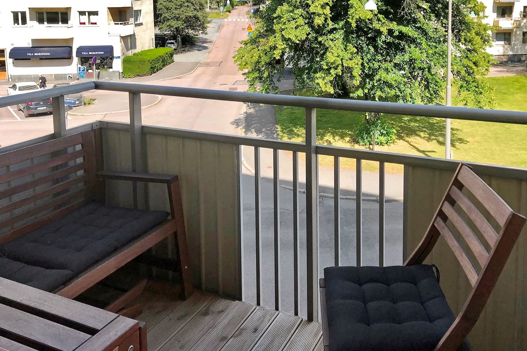 Säljarens egna bild, för tillfället skymmer en byggställning, men kommer ner om ca 1 månad