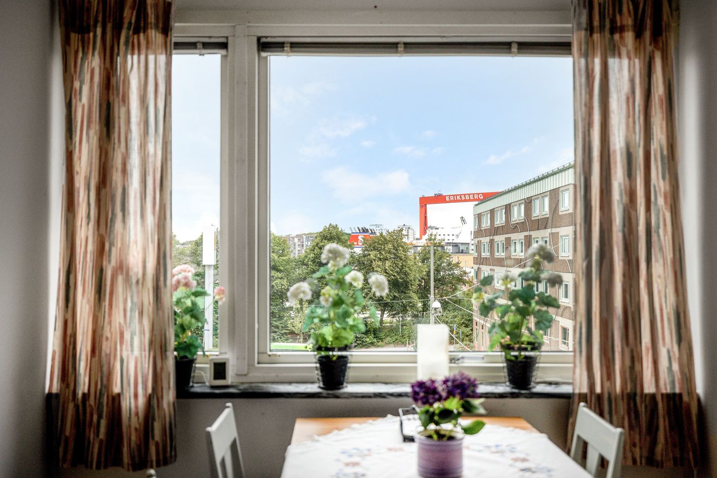 Utmärkt plats för matbord med utsikt mot Eriksbergskranen