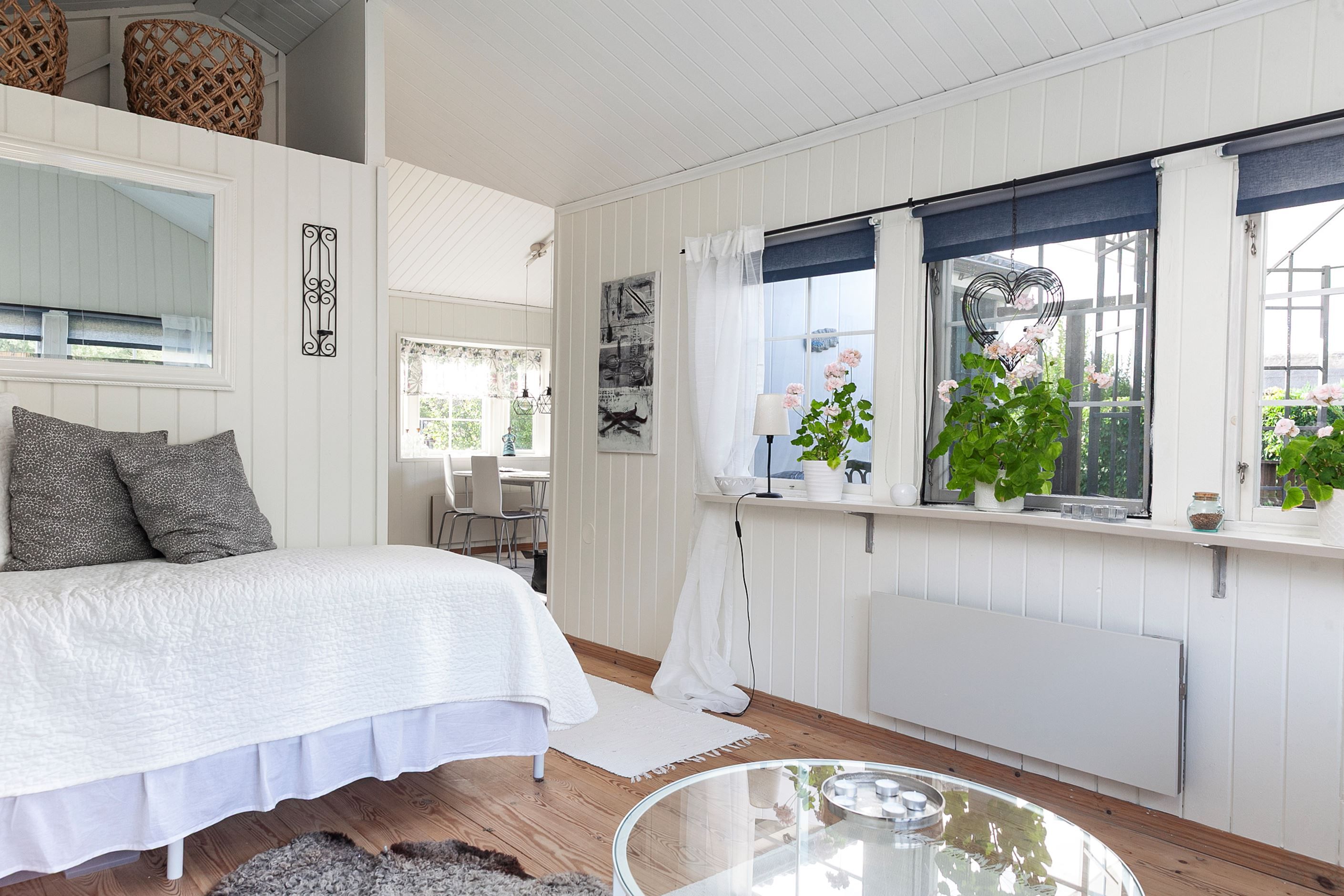 Vy från allrum/sovrum