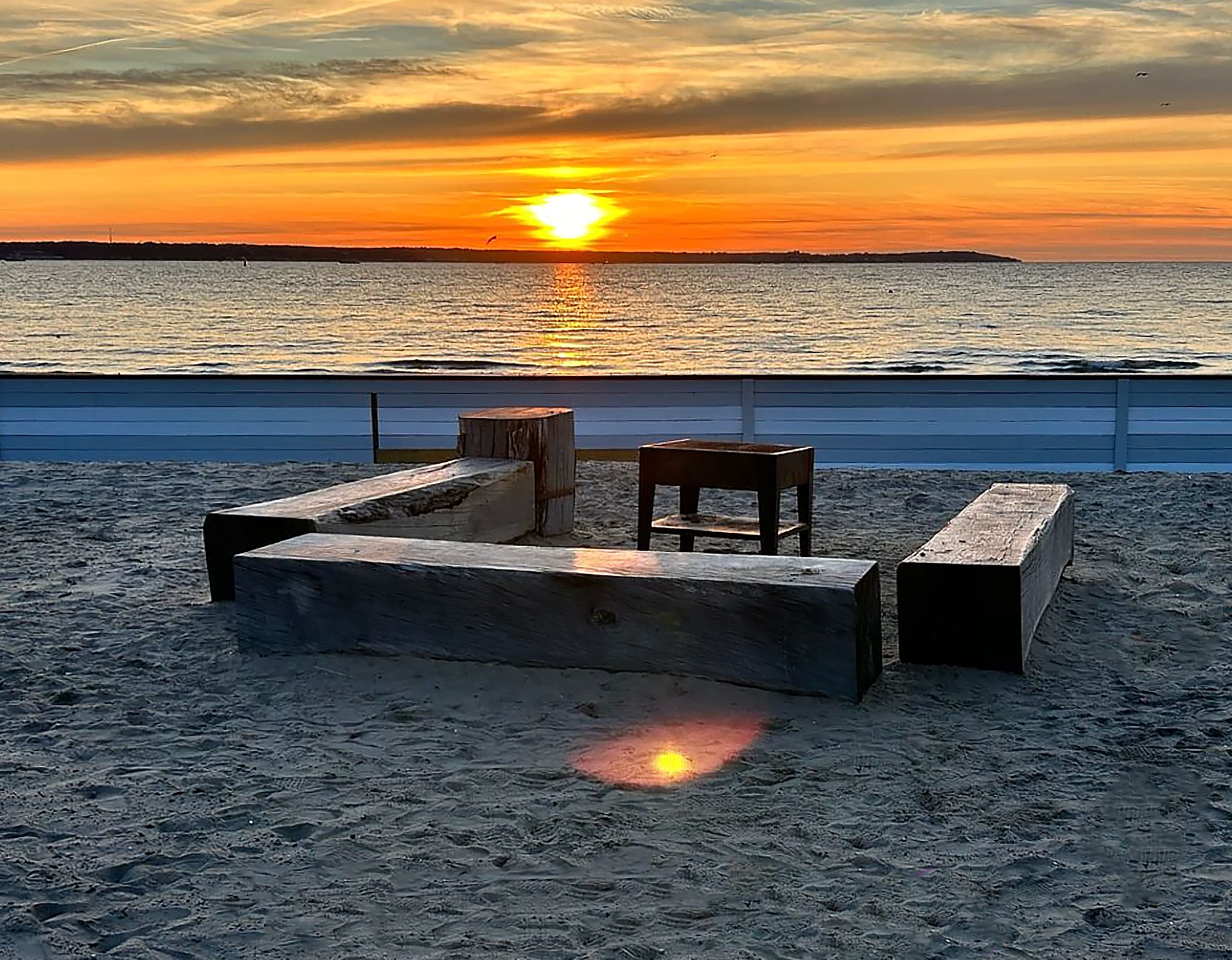 Stenkast till stranden