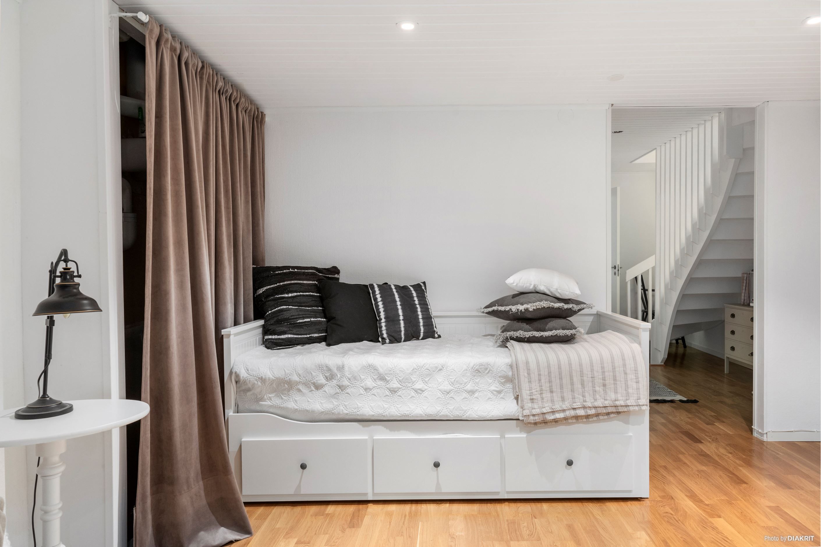 Allrum på nedre plan