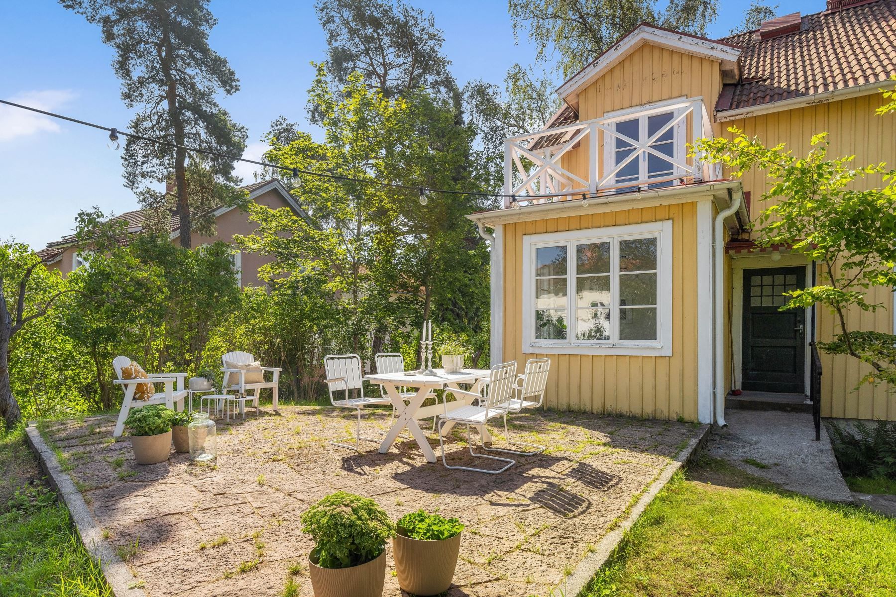Stensättningar med Ölandssten på tomten