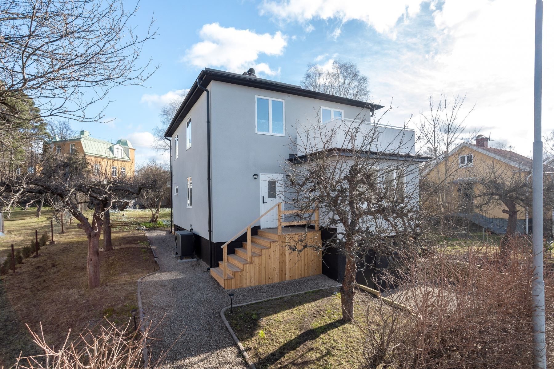 Stilfull villa renoverad till bästa skick - Bekymmersfritt boende - Välkommen in...