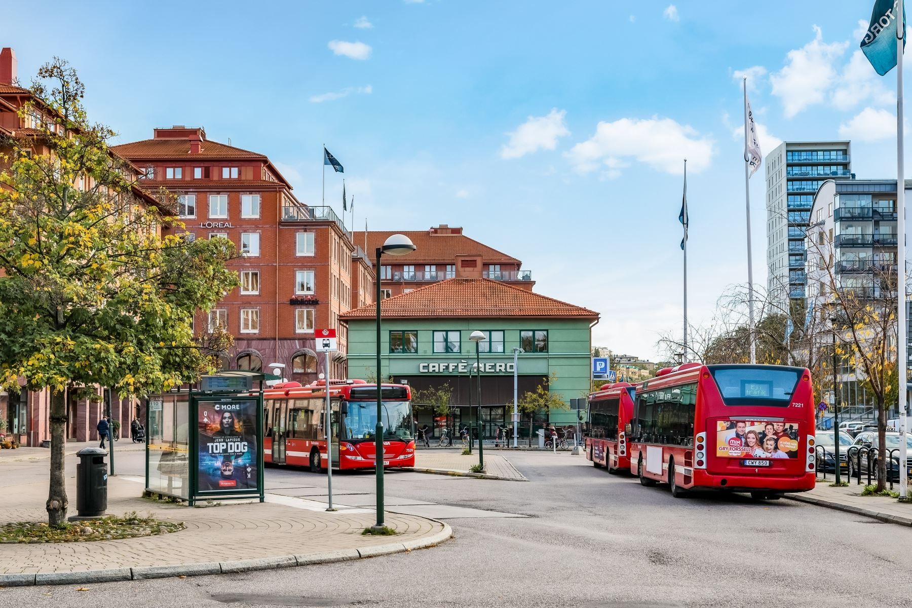 Alviks Torg, en knutpunkt för kommunikationer