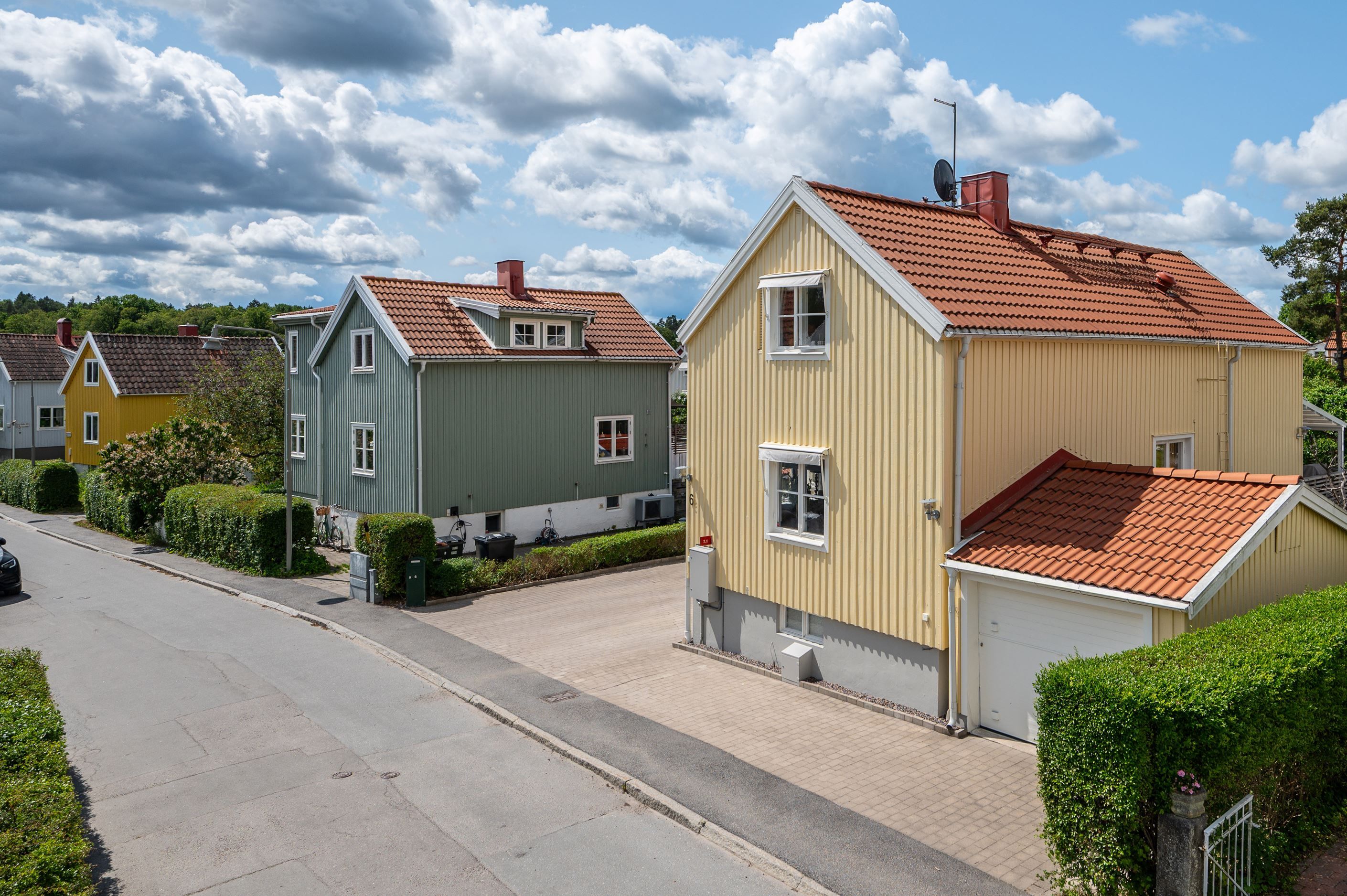 Lugn villaidyll - 30-talsvillor ramar trivsamt in den sparsamt trafikerade Ultunavägen