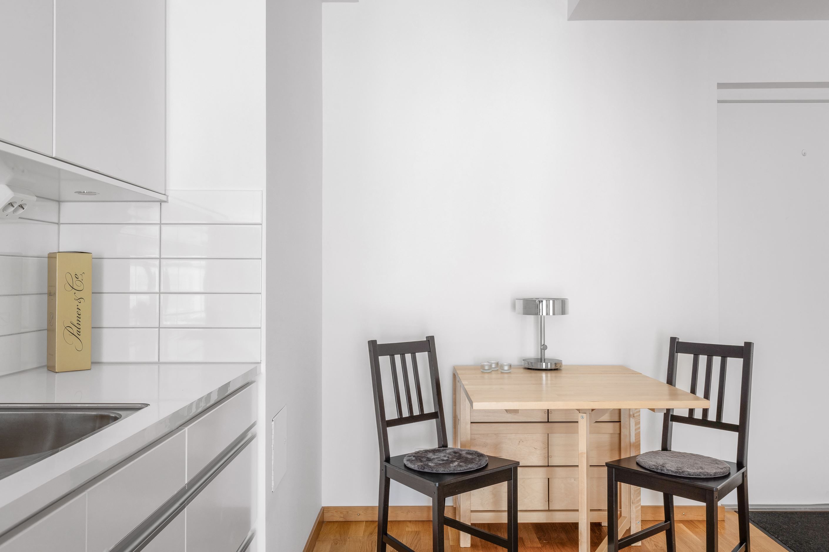 Plats för skrivbord om man hellre har matbord i sällskapsytan