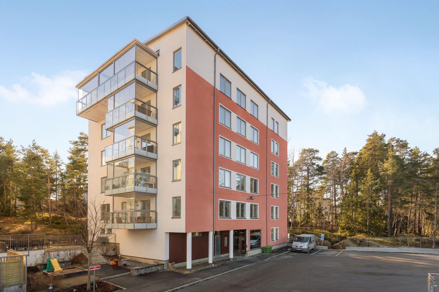 Välbeläget och trivsamt boende i bekväm närhet till såväl rekreation som Stockholms City