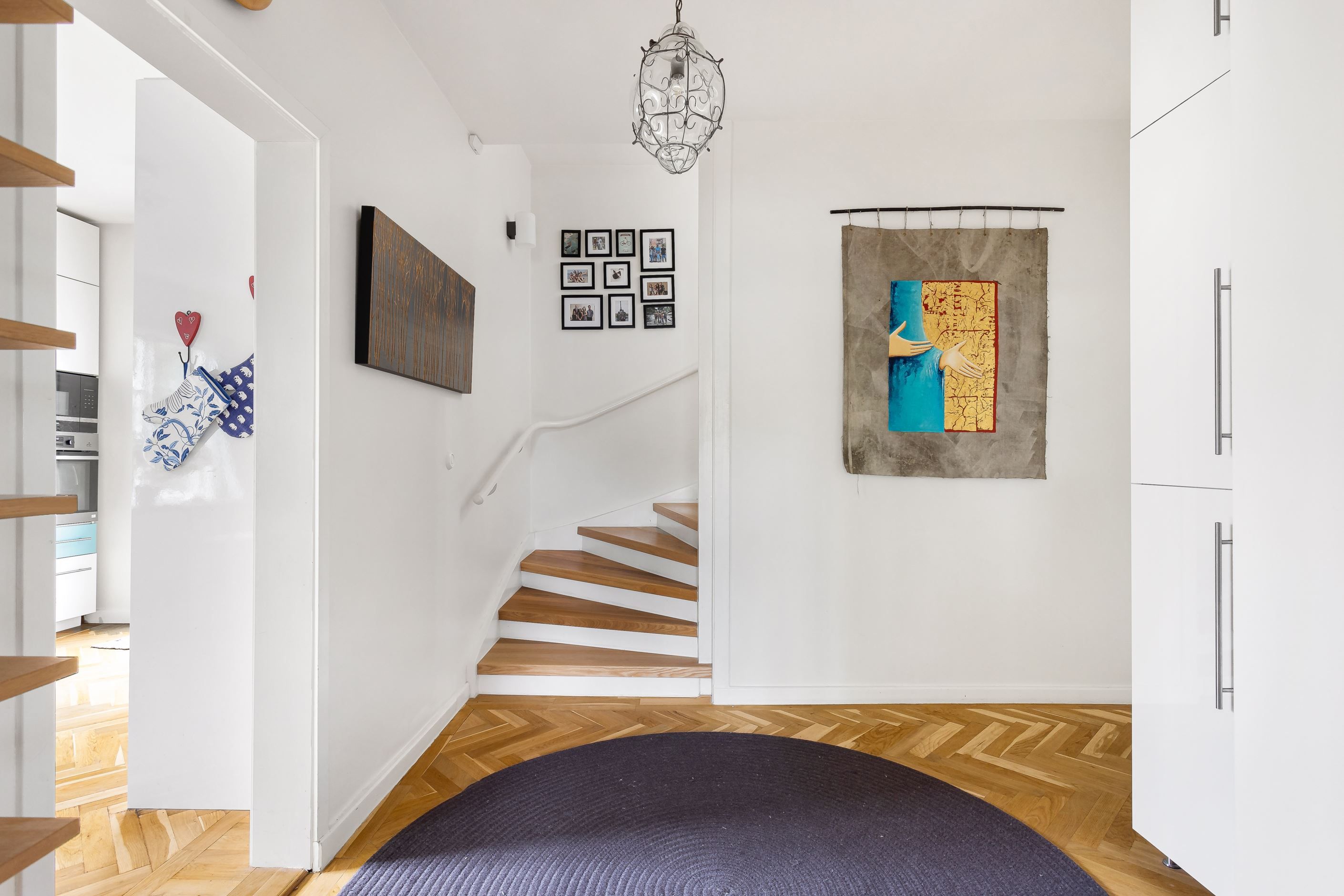 Trappa mot övre plan från inre hall