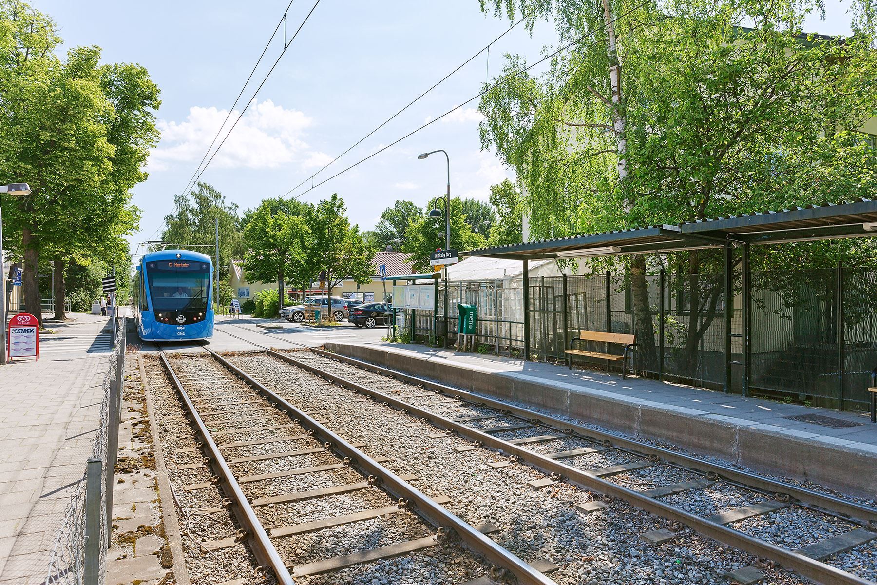 Nockeby Torg med spårvagn mot alvik